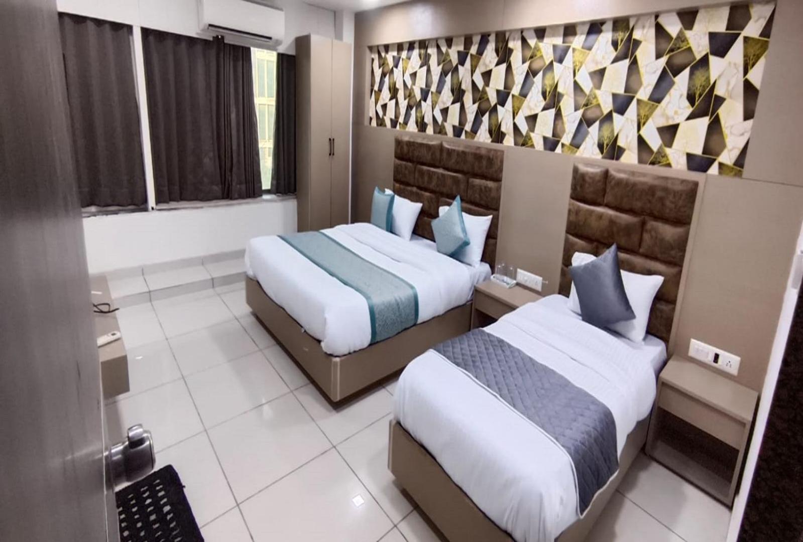 Hotel Nest View Ahmedabad Bagian luar foto
