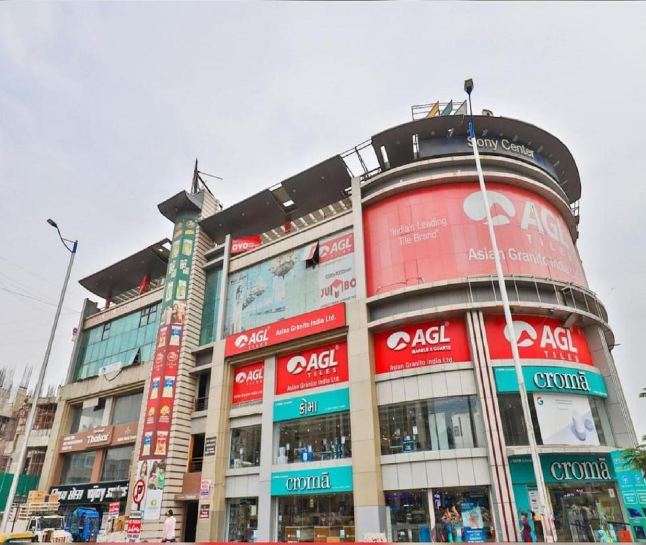 Hotel Nest View Ahmedabad Bagian luar foto