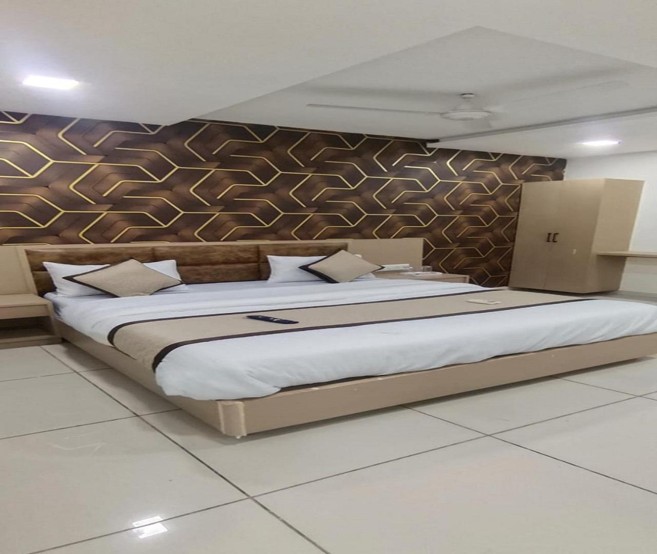 Hotel Nest View Ahmedabad Bagian luar foto