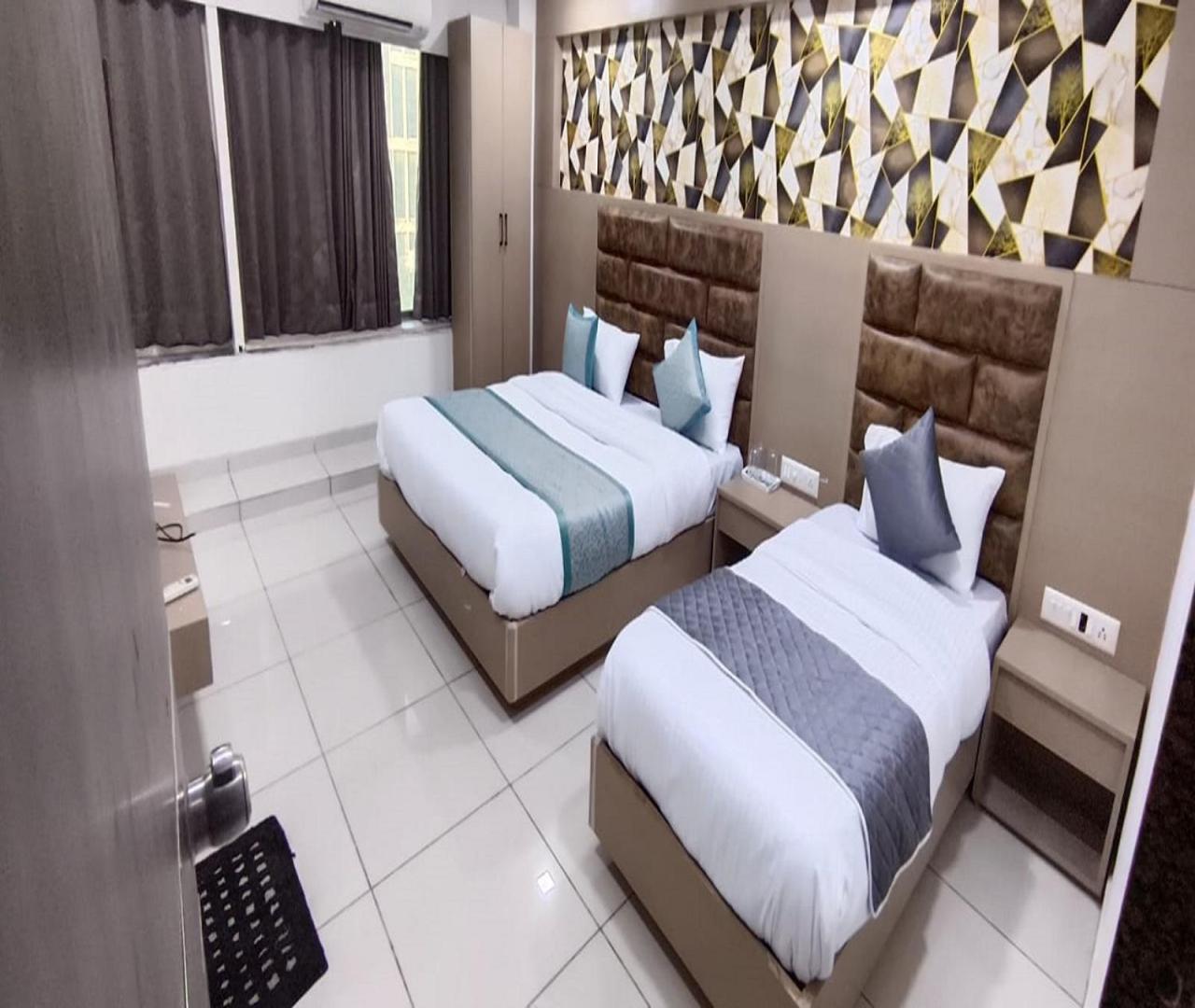 Hotel Nest View Ahmedabad Bagian luar foto