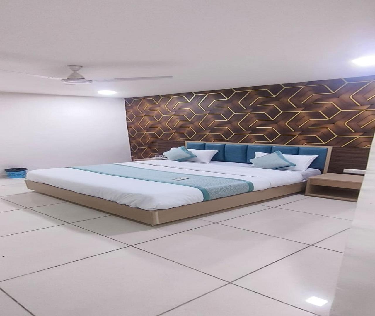 Hotel Nest View Ahmedabad Bagian luar foto