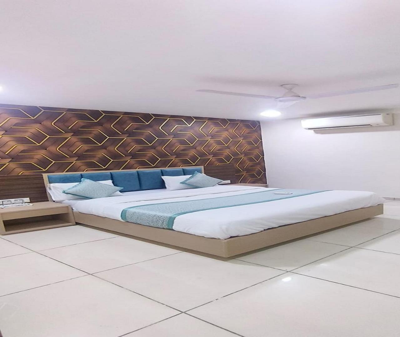 Hotel Nest View Ahmedabad Bagian luar foto